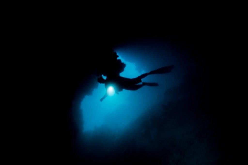 cave diver visibility