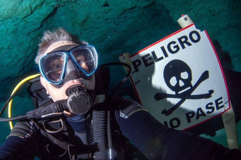 The 3 Reasons Why Cave Diving Is Dangerous - DivingCorner