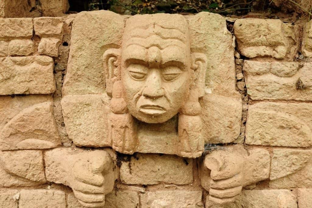 maya ruins in honduras