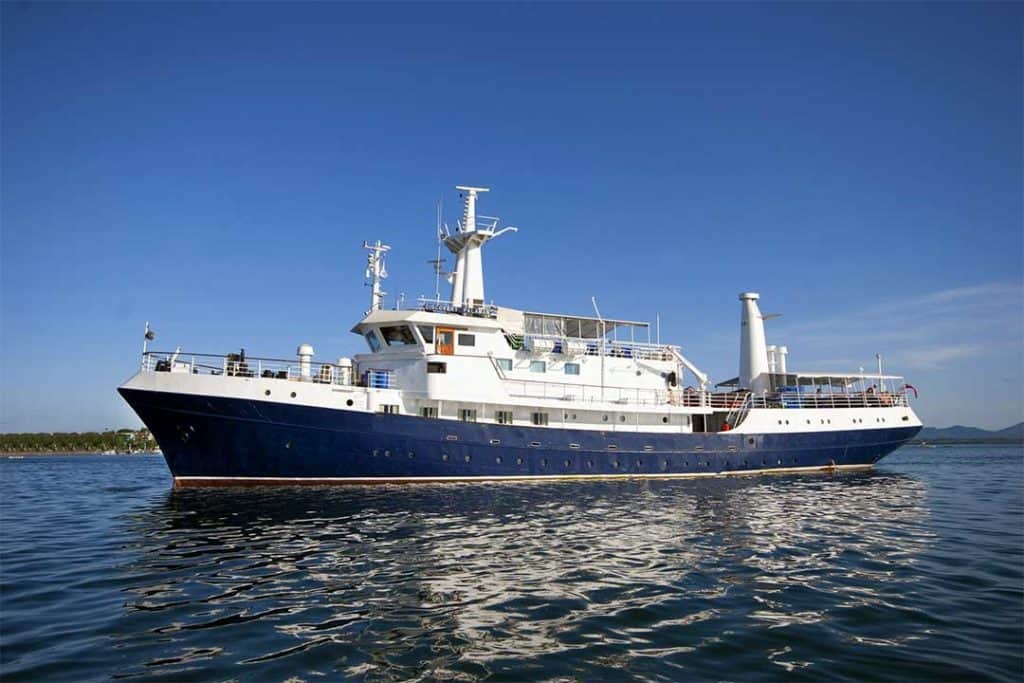 mv discovery diving liveaboard palawan